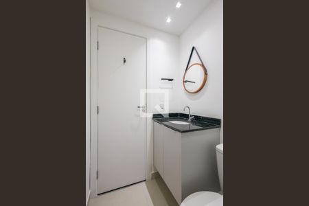 Banheiro de apartamento para alugar com 1 quarto, 25m² em Pinheiros, São Paulo