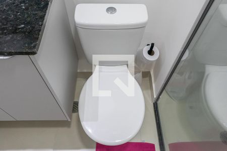 Banheiro de apartamento para alugar com 1 quarto, 25m² em Pinheiros, São Paulo