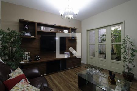 Casa à venda com 367m², 5 quartos e 6 vagasSala