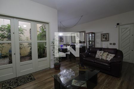 Casa à venda com 367m², 5 quartos e 6 vagasSala