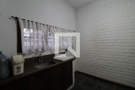 Casa à venda com 367m², 5 quartos e 6 vagasCozinha/Anexo