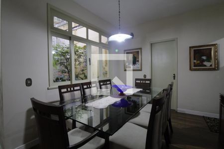 Casa à venda com 367m², 5 quartos e 6 vagasSala