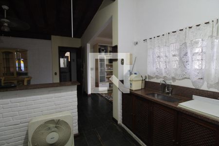 Casa à venda com 367m², 5 quartos e 6 vagasCozinha/Anexo