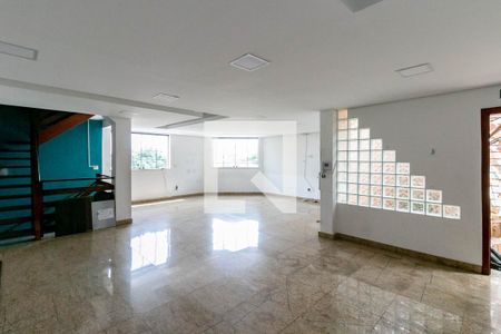 Sala de casa para alugar com 6 quartos, 300m² em Cachoeirinha, Belo Horizonte