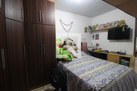 Quarto 1 de casa para alugar com 2 quartos, 60m² em Jardim Guarapiranga, São Paulo