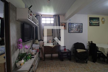 Sala de casa para alugar com 2 quartos, 60m² em Jardim Guarapiranga, São Paulo