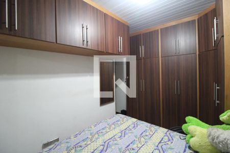 Quarto 1 de casa para alugar com 2 quartos, 60m² em Jardim Guarapiranga, São Paulo
