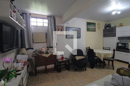 Sala de casa para alugar com 2 quartos, 60m² em Jardim Guarapiranga, São Paulo