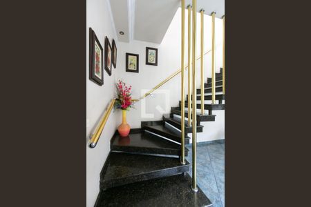 Casa para alugar com 390m², 3 quartos e 6 vagasEscada 