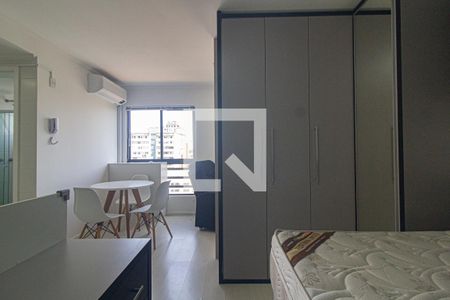 Quarto de kitnet/studio para alugar com 1 quarto, 27m² em Centro, Curitiba