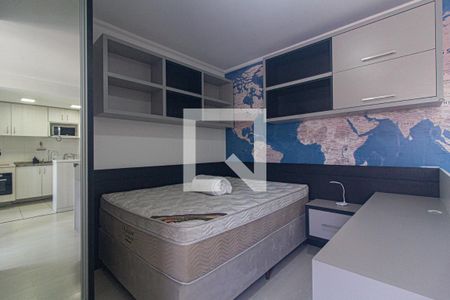 Quarto de kitnet/studio para alugar com 1 quarto, 27m² em Centro, Curitiba