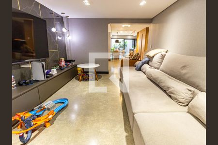 Sala de TV de casa à venda com 3 quartos, 210m² em Quarta Parada, São Paulo