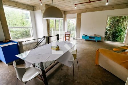 Sala de casa à venda com 4 quartos, 210m² em Paraíso do Morumbi, São Paulo