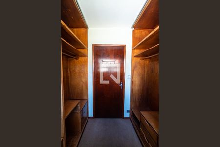 Closet do Quarto 1 de casa para alugar com 3 quartos, 204m² em Vila Alexandria, São Paulo