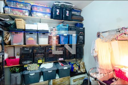 Casa à venda com 200m², 3 quartos e 2 vagasQuarto de Serviço