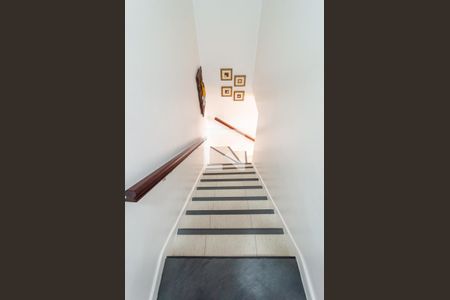 Casa à venda com 200m², 3 quartos e 2 vagasEscadas