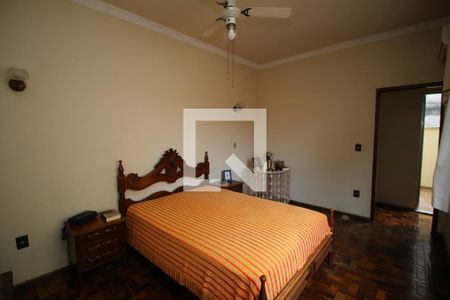 Casa à venda com 329m², 5 quartos e 3 vagasQuarto 5 - Suíte