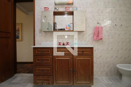 Casa à venda com 329m², 5 quartos e 3 vagasBanheiro Social 1 