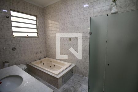 Casa à venda com 329m², 5 quartos e 3 vagasBanheiro Social 1 