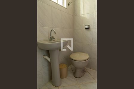 Casa para alugar com 500m², 4 quartos e 2 vagasÁrea Externa fundos-Banheiro de Serviço