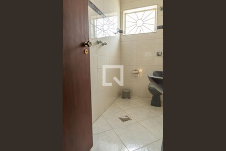 Casa para alugar com 500m², 4 quartos e 2 vagasPiso Superior-Banheiro Social