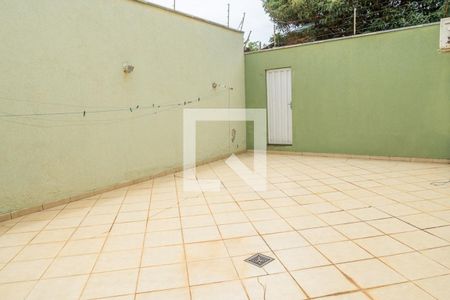 Casa para alugar com 500m², 4 quartos e 2 vagasÁrea Externa fundos-Quintal