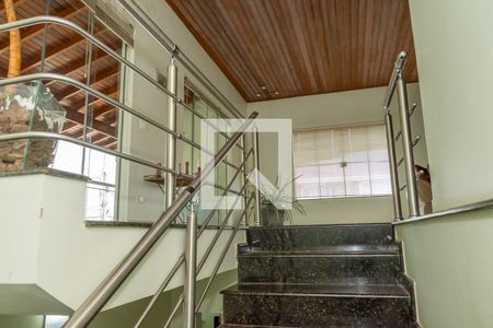 Casa para alugar com 500m², 4 quartos e 2 vagasVista da escadaria-Piso superior