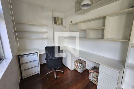 Apartamento à venda com 80m², 2 quartos e 1 vaga Apartamento à venda com 80m², 2 quartos e 1 vagaEscritório