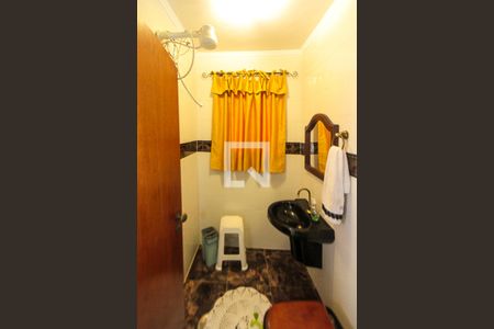 Casa à venda com 240m², 3 quartos e 2 vagasBanheiro Social