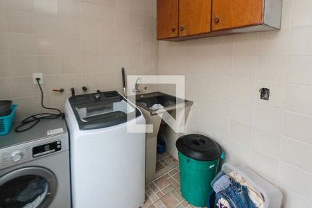 Casa à venda com 240m², 3 quartos e 2 vagasÁrea de Serviço