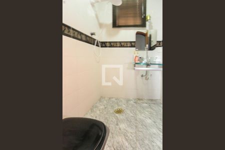 Casa à venda com 240m², 3 quartos e 2 vagasBanheiro do Quarto 1