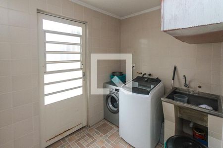 Casa à venda com 240m², 3 quartos e 2 vagasÁrea de Serviço