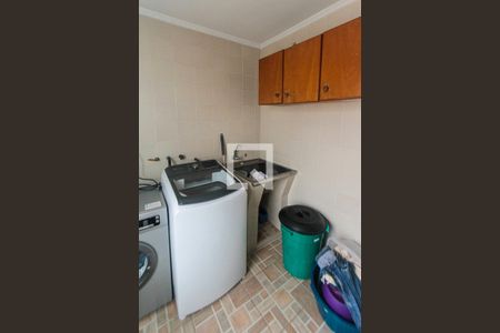 Casa à venda com 240m², 3 quartos e 2 vagasÁrea de Serviço