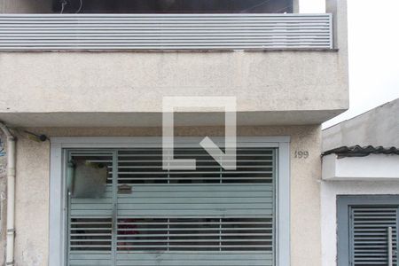 Casa à venda com 148m², 4 quartos e 2 vagas Casa à venda com 148m², 4 quartos e 2 vagasFachada