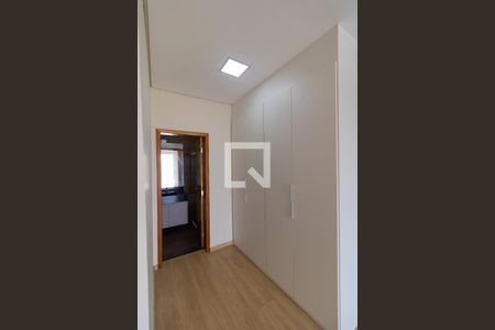 Casa de condomínio para alugar com 260m², 3 quartos e 4 vagas Casa de condomínio para alugar com 260m², 3 quartos e 4 vagasCloset da Suíte 02