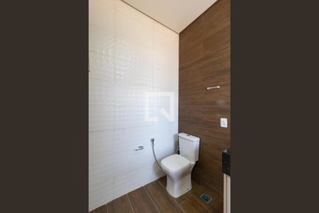 Casa de condomínio para alugar com 260m², 3 quartos e 4 vagas Casa de condomínio para alugar com 260m², 3 quartos e 4 vagasBanheiro da Suíte 02