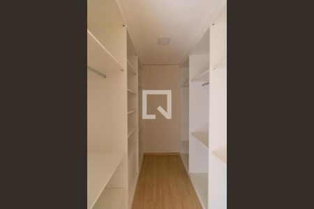 Casa de condomínio para alugar com 260m², 3 quartos e 4 vagas Casa de condomínio para alugar com 260m², 3 quartos e 4 vagasCloset da Suíte 01