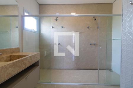 Casa de condomínio para alugar com 260m², 3 quartos e 4 vagas Casa de condomínio para alugar com 260m², 3 quartos e 4 vagasBanheiro da Suíte 01