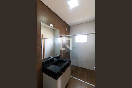 Casa de condomínio para alugar com 260m², 3 quartos e 4 vagas Casa de condomínio para alugar com 260m², 3 quartos e 4 vagasBanheiro da Suíte 02