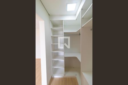 Casa de condomínio para alugar com 260m², 3 quartos e 4 vagas Casa de condomínio para alugar com 260m², 3 quartos e 4 vagasCloset da Suíte 03