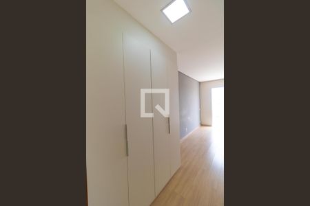 Casa de condomínio para alugar com 260m², 3 quartos e 4 vagas Casa de condomínio para alugar com 260m², 3 quartos e 4 vagasCloset da Suíte 02