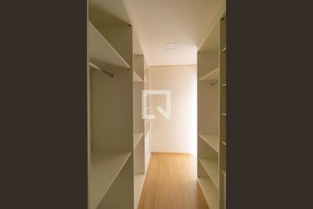 Casa de condomínio para alugar com 260m², 3 quartos e 4 vagas Casa de condomínio para alugar com 260m², 3 quartos e 4 vagasCloset da Suíte 01