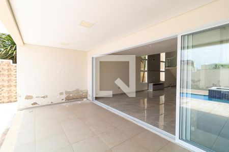 Casa de condomínio para alugar com 260m², 3 quartos e 4 vagas Casa de condomínio para alugar com 260m², 3 quartos e 4 vagasVaranda