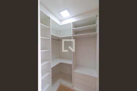Casa de condomínio para alugar com 260m², 3 quartos e 4 vagas Casa de condomínio para alugar com 260m², 3 quartos e 4 vagasCloset da Suíte 03