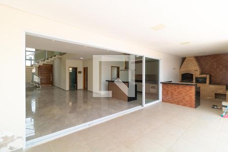Casa de condomínio para alugar com 260m², 3 quartos e 4 vagas Casa de condomínio para alugar com 260m², 3 quartos e 4 vagasVaranda