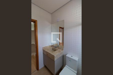 Casa de condomínio para alugar com 260m², 3 quartos e 4 vagas Casa de condomínio para alugar com 260m², 3 quartos e 4 vagasBanheiro da Suíte 03