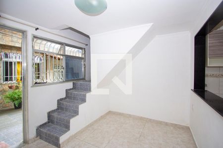Sala 1 de casa de condomínio para alugar com 2 quartos, 70m² em Antonina, São Gonçalo