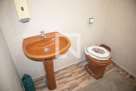 Casa à venda com 180m², 4 quartos e 2 vagasBanheiro de Serviço