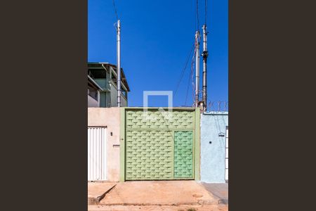 Casa à venda com 101m², 2 quartos e 1 vagaFachada