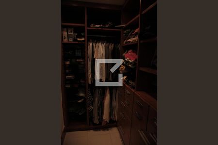 Apartamento à venda com 180m², 4 quartos e 3 vagasCloset 